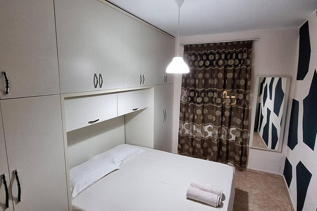 Promenade Apartment In City Centre ベラト エクステリア 写真