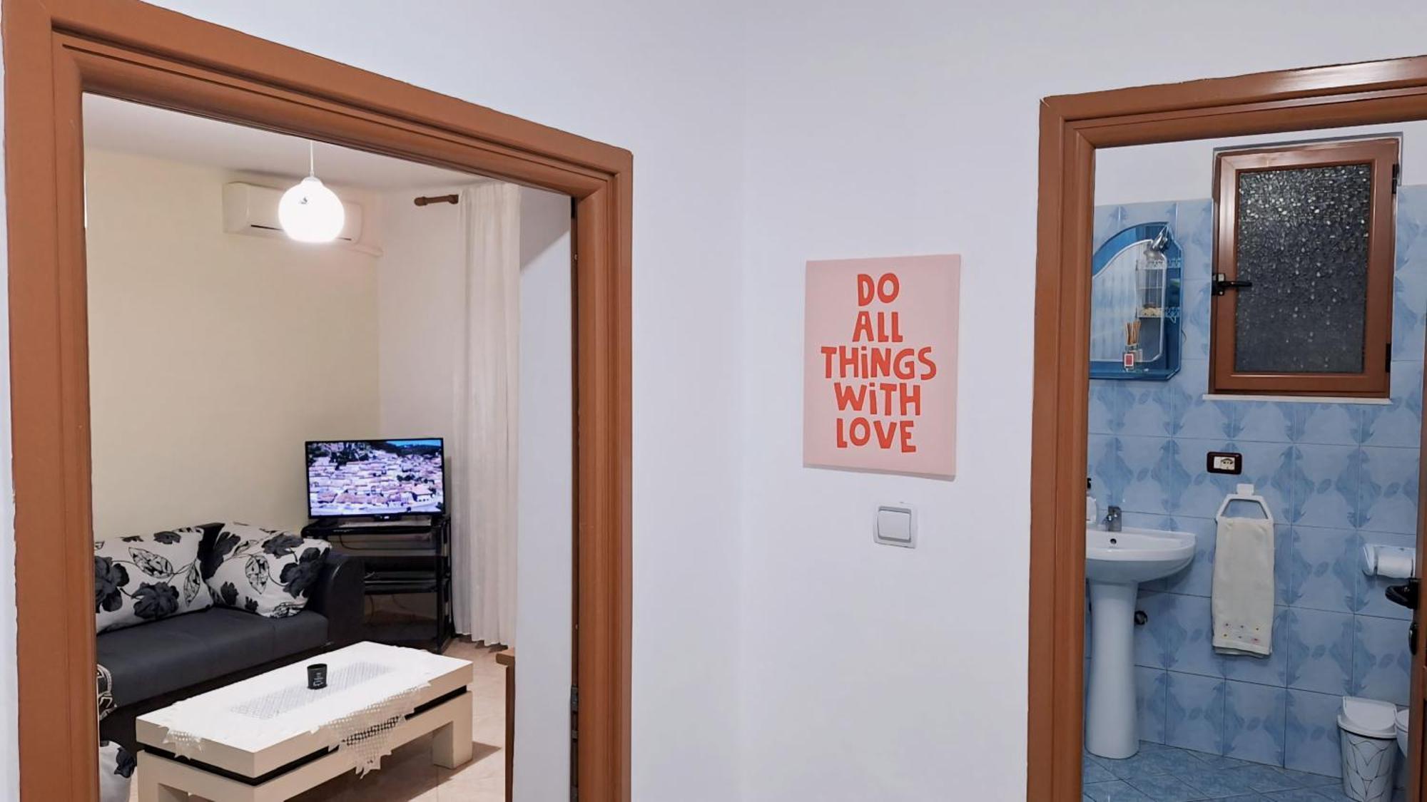 Promenade Apartment In City Centre ベラト エクステリア 写真