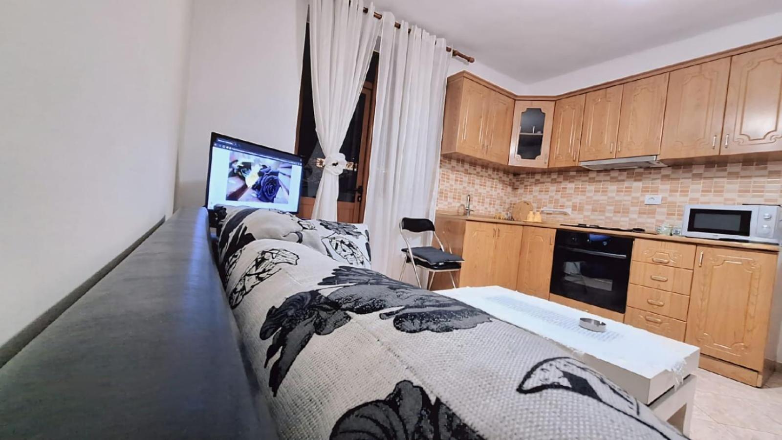 Promenade Apartment In City Centre ベラト エクステリア 写真