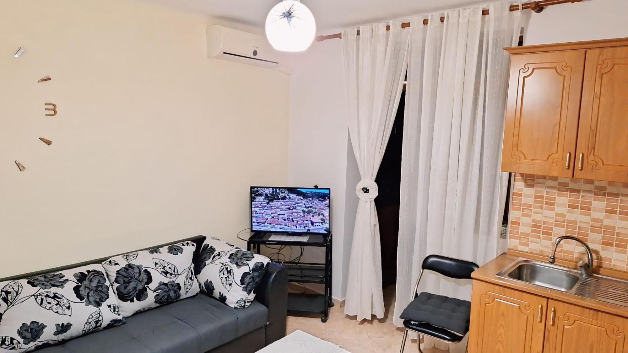 Promenade Apartment In City Centre ベラト エクステリア 写真