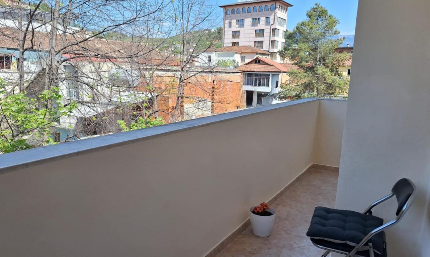 Promenade Apartment In City Centre ベラト エクステリア 写真