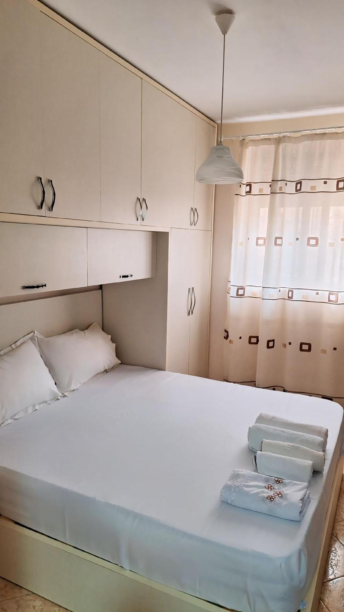 Promenade Apartment In City Centre ベラト エクステリア 写真